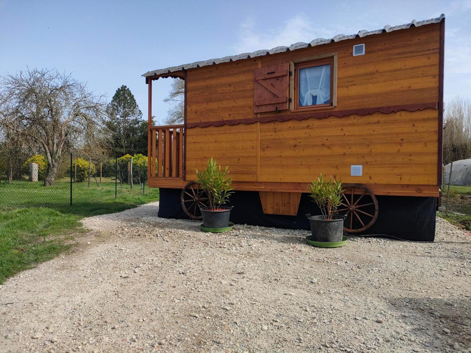 La Roulotte D'Elfes Hotell Thénac Exteriör bild